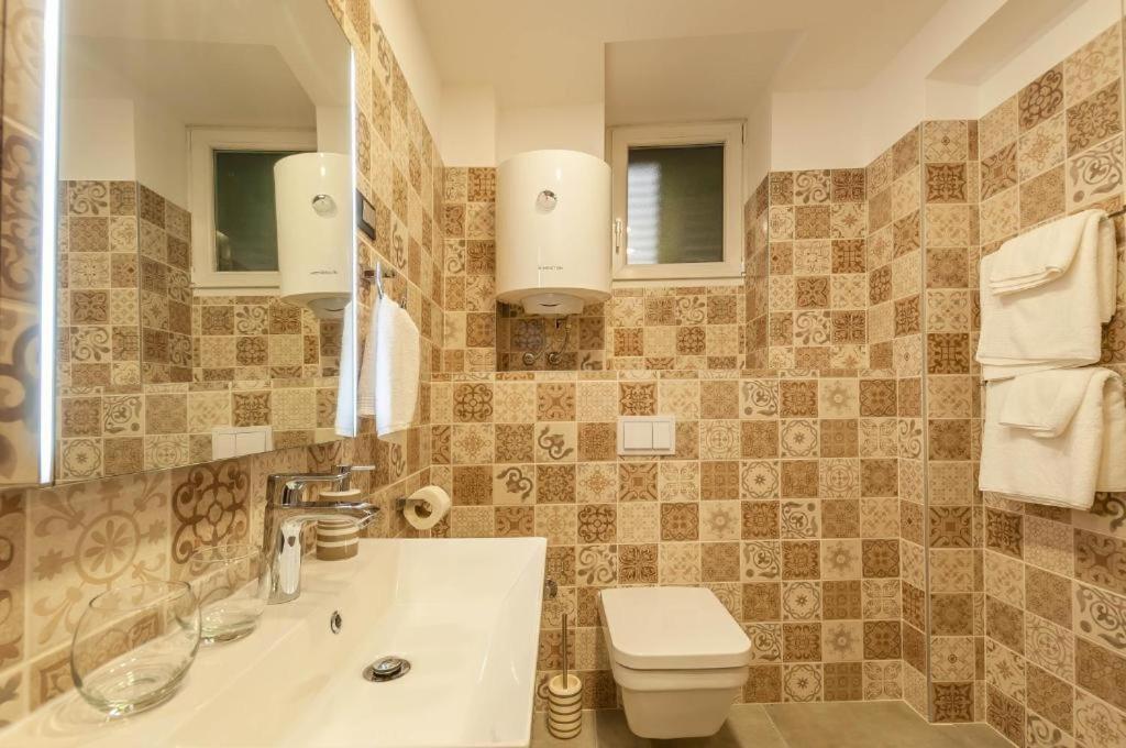 X Boutique Marinac Studio Apartments & Rooms شيبينيك المظهر الخارجي الصورة