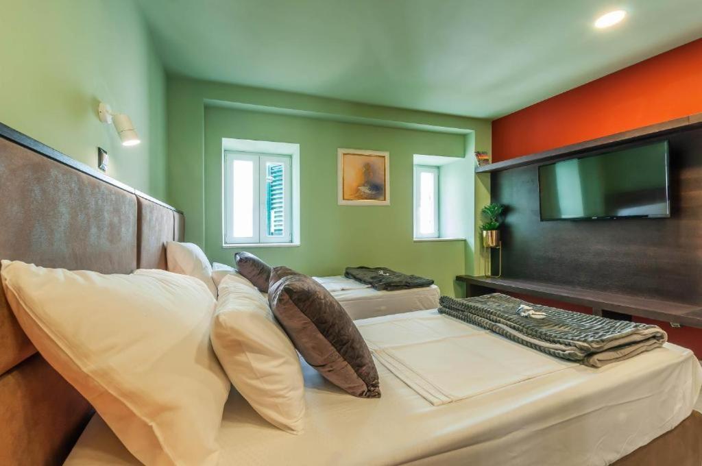 X Boutique Marinac Studio Apartments & Rooms شيبينيك المظهر الخارجي الصورة