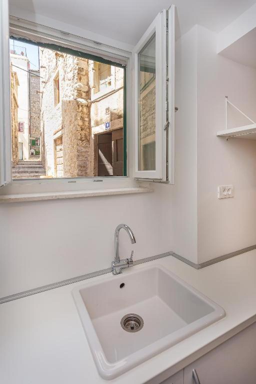 X Boutique Marinac Studio Apartments & Rooms شيبينيك المظهر الخارجي الصورة