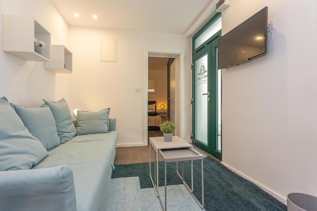 X Boutique Marinac Studio Apartments & Rooms شيبينيك المظهر الخارجي الصورة