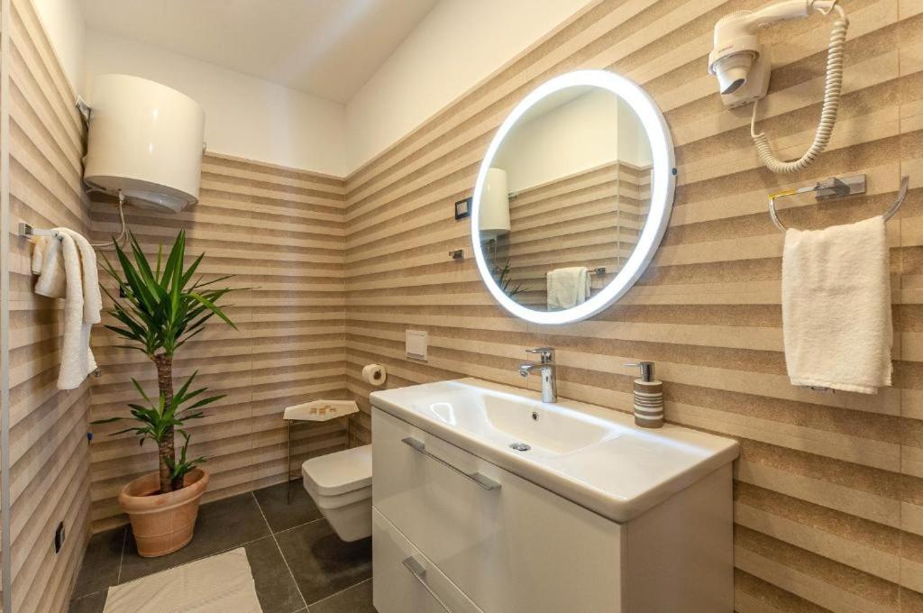 X Boutique Marinac Studio Apartments & Rooms شيبينيك المظهر الخارجي الصورة