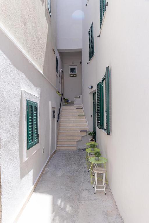 X Boutique Marinac Studio Apartments & Rooms شيبينيك المظهر الخارجي الصورة