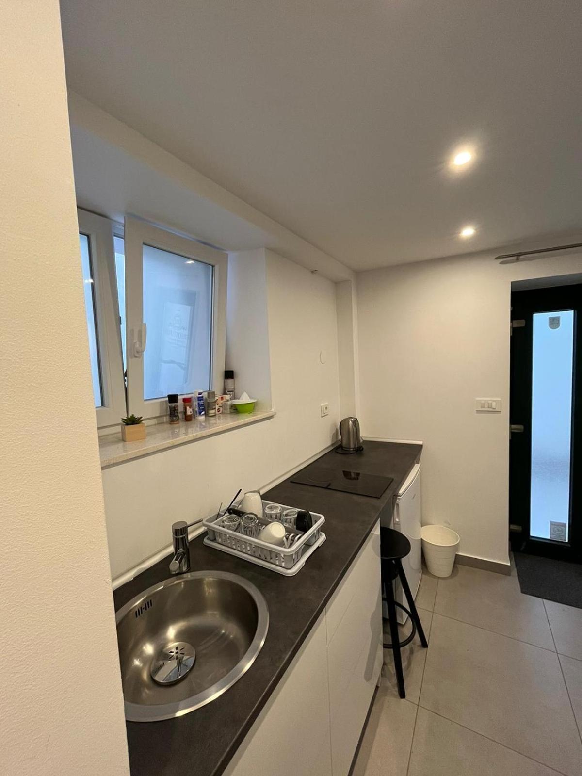 X Boutique Marinac Studio Apartments & Rooms شيبينيك المظهر الخارجي الصورة