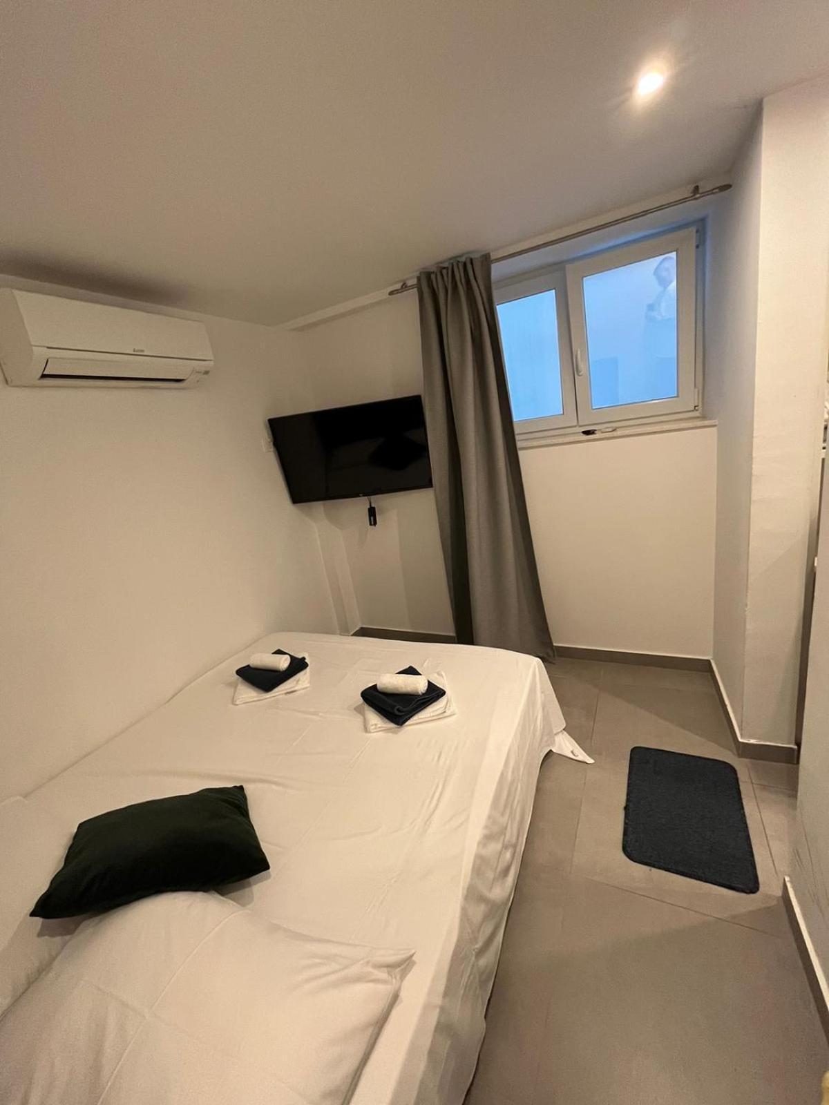 X Boutique Marinac Studio Apartments & Rooms شيبينيك المظهر الخارجي الصورة